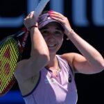 Єва Ліс завершила виступ на Australian Open 2025, поступившись Ізі Свьонтек. Читайте аналітику матчу, коментарі та перспективи Ліс на KOMANDA.com.ua!