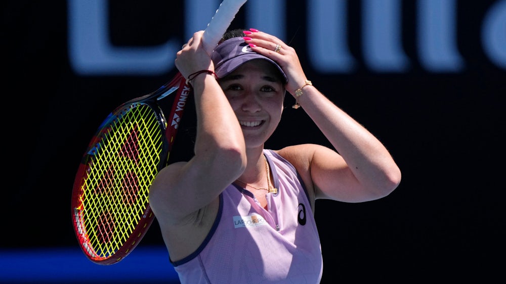 Єва Ліс завершила виступ на Australian Open 2025, поступившись Ізі Свьонтек. Читайте аналітику матчу, коментарі та перспективи Ліс на KOMANDA.com.ua!