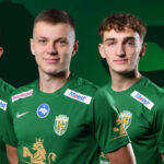 Чотири гравці «Руху» перейшли до «Карпат». Сич і Краснопір куплені за 1 млн євро, Федор і Квасниця — в оренду. Реакція фанатів різниться.
