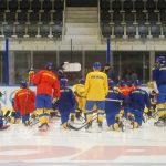 Збірна України з хокею вирушила на збір до Румунії, але склад змінився через вірус та клубні обмеження. 6 та 8 лютого команда зіграє товариські матчі.