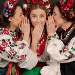 Гравчині «Шахтаря» приміряли українські національні костюми та взяли участь у патріотичній фотосесії. Як спорт допомагає зберігати культуру – читайте в нашому матеріалі.