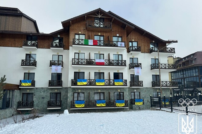 Олімпійський фестиваль – Українська збірна прибула в Бакуріані на зимовий ЄЮОФ-2025. Піднято синьо-жовті прапори, спортсмени провели перші тренування.