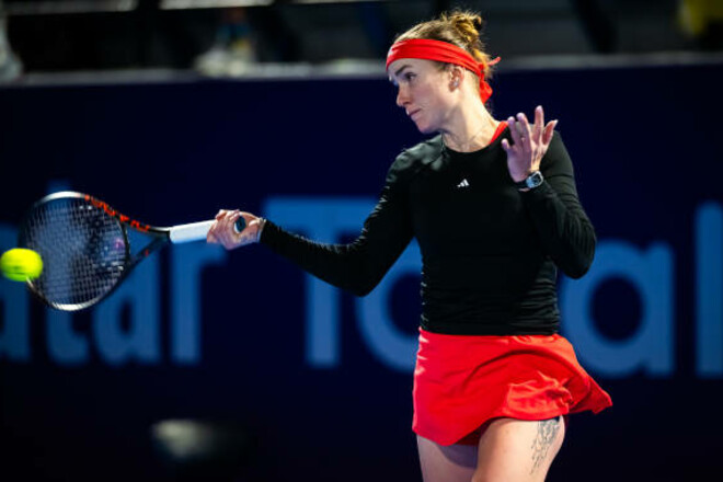 Еліна Світоліна поступилася Джессіці Пегулі у 1/16 фіналу WTA 1000 у Досі з рахунком 3:6, 6:7. Дивіться відеоогляд напруженого матчу.