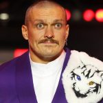 Чемпіон світу Євген Хитров заявив, що рішення про завершення кар'єри має ухвалювати сам Усик, а не промоутери.