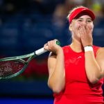 Клара Таусон вибила першу ракетку світу Арину Соболенко з турніру WTA 1000 у Дубаї, вперше пробившись у 1/4 фіналу. Деталі сенсаційного матчу.