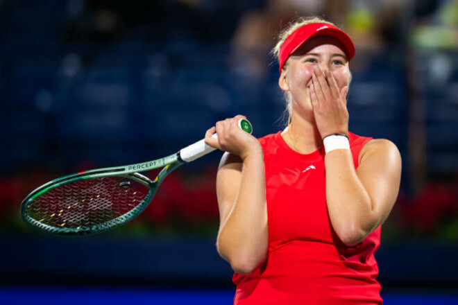 Клара Таусон вибила першу ракетку світу Арину Соболенко з турніру WTA 1000 у Дубаї, вперше пробившись у 1/4 фіналу. Деталі сенсаційного матчу.