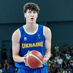 19-річний Максим Кличко дебютував у складі збірної України з баскетболу. Центровий «Монако» відзначився першими очками, але команда втратила шанси на Євробаскет.