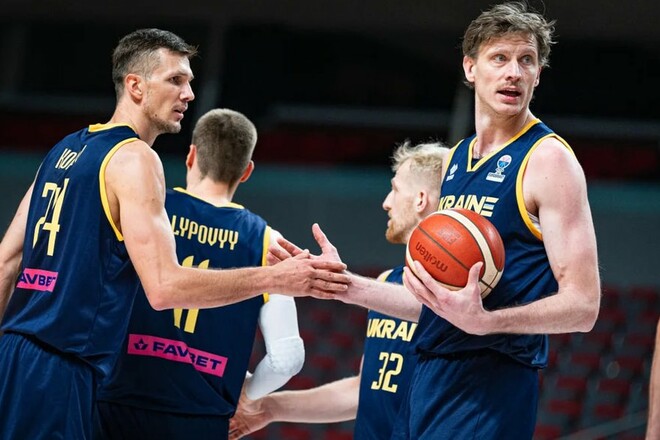 Станіслав Медведенко різко розкритикував ФБУ за провал збірної України у відборі на Євробаскет-2025. Чемпіон НБА вважає, що український баскетбол досяг дна.