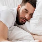 Чому потрібно засинати до 23:00: наукове обґрунтування