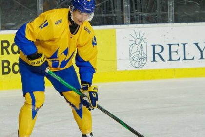 Захисник збірної України Артем Гребеник перейшов до французького клубу «Кан», де в новому сезоні виступатиме поряд із двома хокеїстами з РФ.