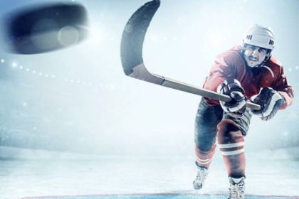 Дізнайтесь, що таке power play у хокеї, коли воно застосовується, які правила діють та як команди використовують цю перевагу у грі.
