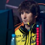 Данило Dendi Ішутін – легендарний український кіберспортсмен, відомий своєю грою у Dota 2, який змінив світ кіберспорту та надихає нове покоління гравців.