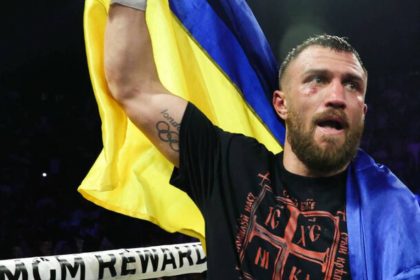 Василь Ломаченко оголосив про завершення боксерської кар’єри, не згадавши Україну, війну та українських фанатів. Звернення зроблено російською.