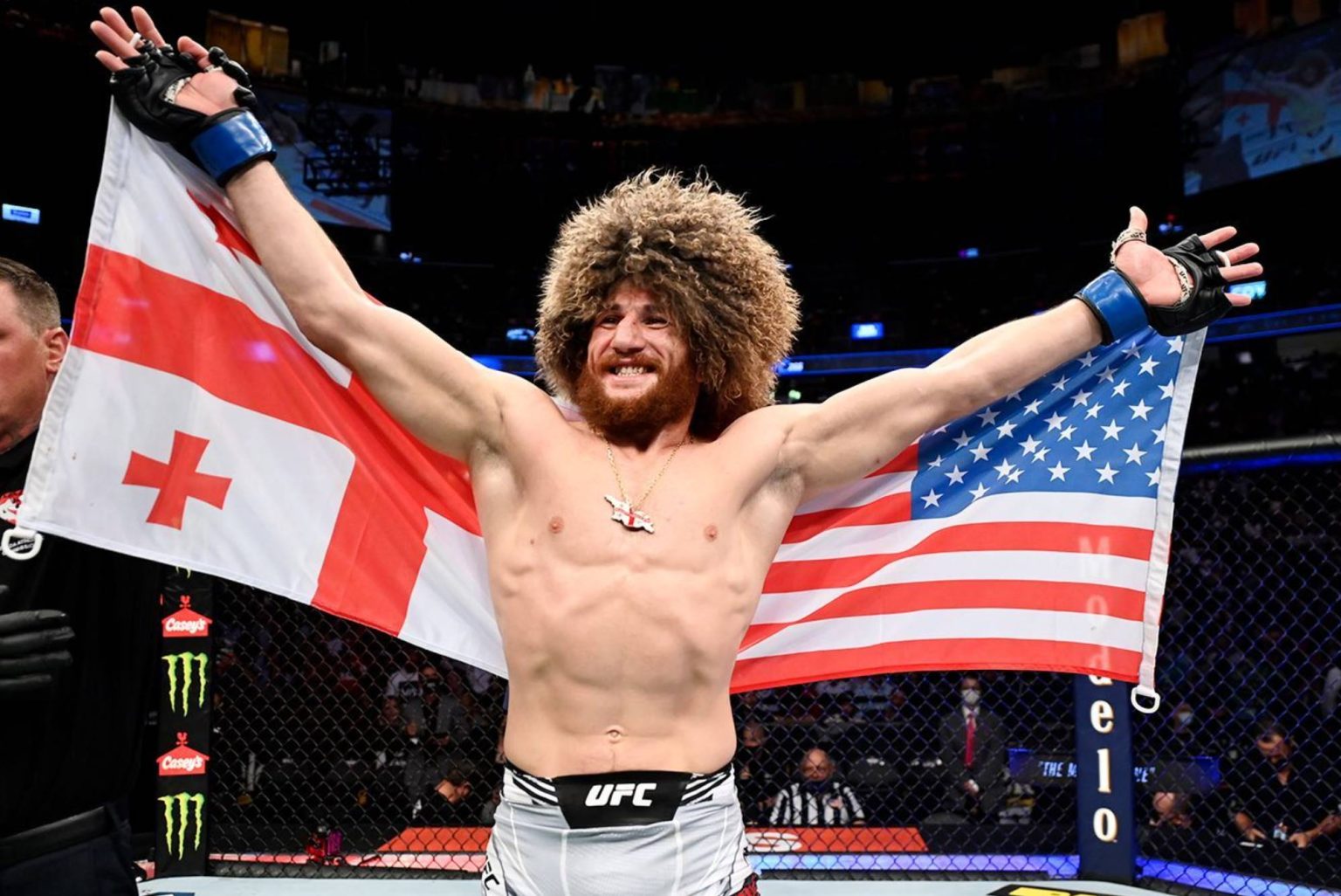 Мераб Двалішвілі захистив титул UFC, задушивши Шона О'Меллі у реванші на UFC 316 у присутності Дональда Трампа в Ньюарку.