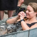 Крижана ванна допомагає зменшити запалення після спорту. Дізнайтесь, як і коли застосовувати холодову терапію без шкоди для здоров'я.