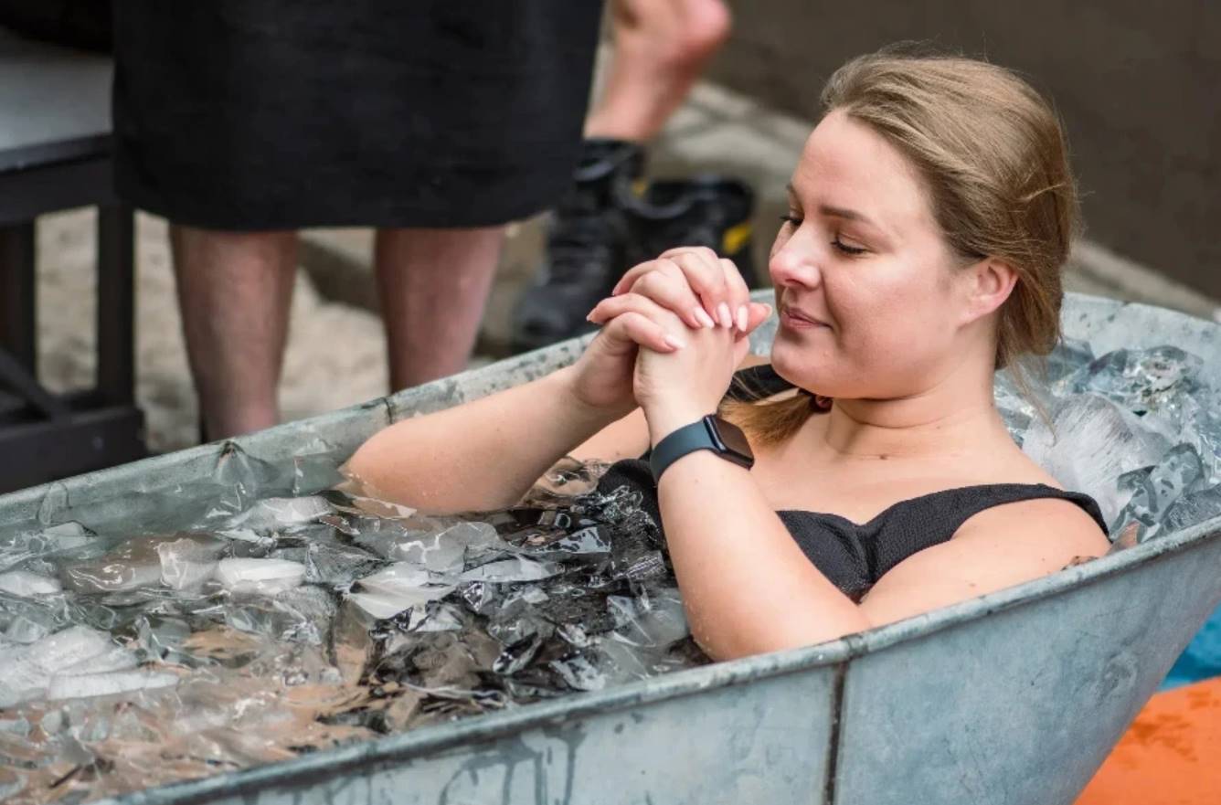 Крижана ванна допомагає зменшити запалення після спорту. Дізнайтесь, як і коли застосовувати холодову терапію без шкоди для здоров'я.