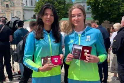 Президент Зеленський нагородив українських шпажисток орденами княгині Ольги за перемогу на чемпіонаті Європи та внесок у розвиток спорту й державності.