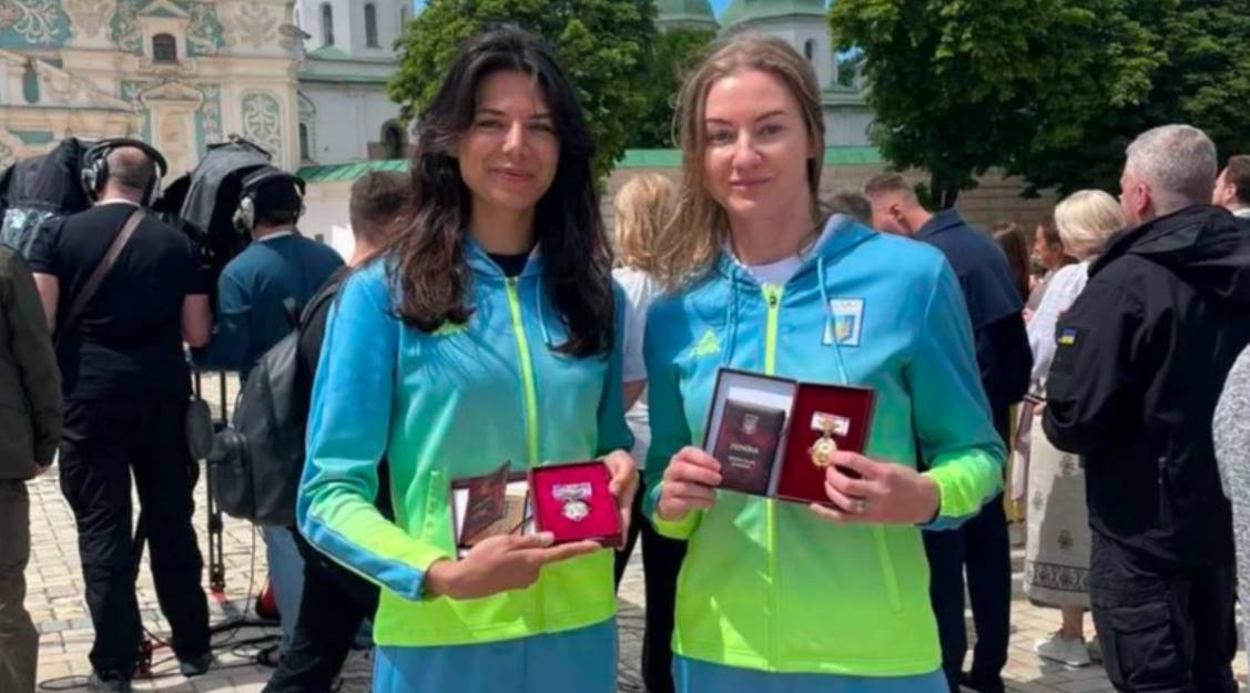 Президент Зеленський нагородив українських шпажисток орденами княгині Ольги за перемогу на чемпіонаті Європи та внесок у розвиток спорту й державності.