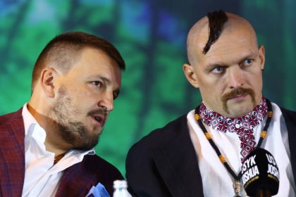 Олександр Усик і Олександр Красюк припинили співпрацю перед боєм з Дюбуа. Причини невідомі, боксер поки не прокоментував ситуацію.