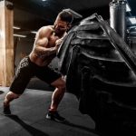 Кросфіт — це функціональні тренування високої інтенсивності. Дізнайтесь про його переваги, ризики та поради для новачків у цьому напрямі фітнесу.