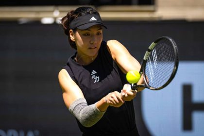 Ван Сіньюй вийшла в півфінал WTA 500 у Берліні після відмови Бадоси, яка не змогла продовжити матч через травму спини.