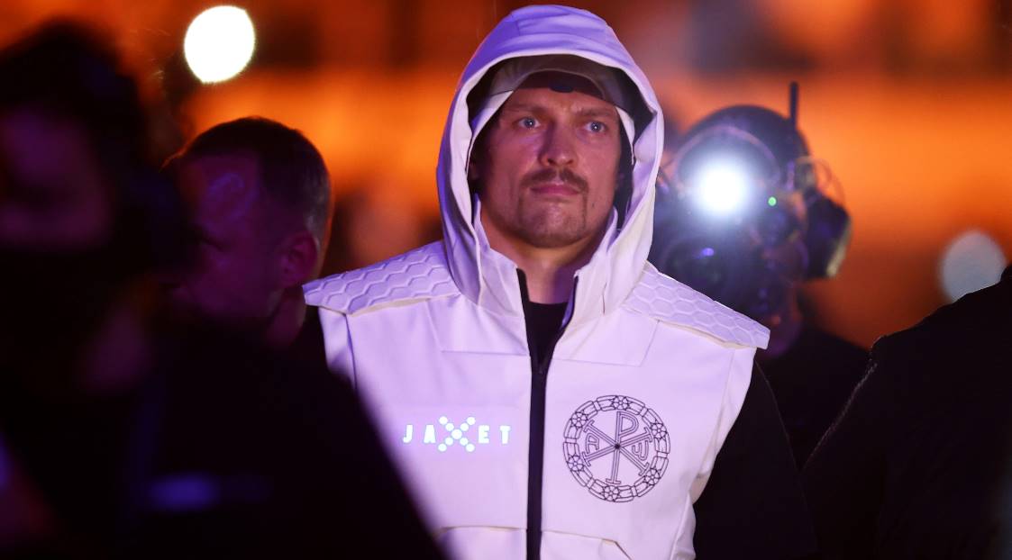 Олександр Усик випередив Леннокса Льюїса в рейтингу найстаріших чемпіонів світу у важкій вазі, посівши шосте місце.