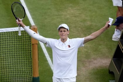 Яннік Сіннер став першим італійцем, який виграв Вімблдон у чоловічому одиночному розряді, здолавши Карлоса Алькараса у фіналі з рахунком 4:6, 6:4, 6:4, 6:4.