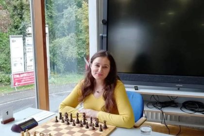 Українка Інна Гапоненко перемогла у першому раунді Кубку світу ФІДЕ та вийшла на Анну Музичук. Турнір триває у Баку за нокаут-системою.