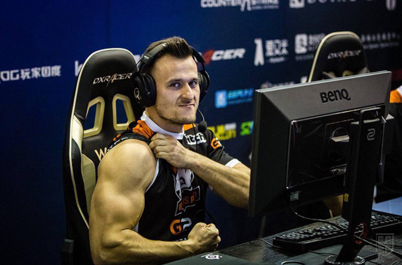 Ярослав "pashaBiceps" Яжомбковскі — зірка CS:GO із Польщі. Розповідаємо про його біографію, кіберспортивні досягнення та фінансовий успіх.