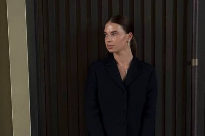 Катерина Усик зачарувала вишуканим образом на бою з Дюбуа, де її чоловік здобув історичну перемогу та втретє став абсолютним чемпіоном світу.