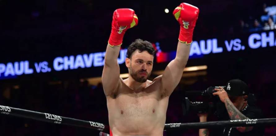 У США заарештували ексчемпіона світу з боксу Хуліо Сезара Чавеса-молодшого через проблеми з візою. Йому загрожує депортація до Мексики та нові обвинувачення.