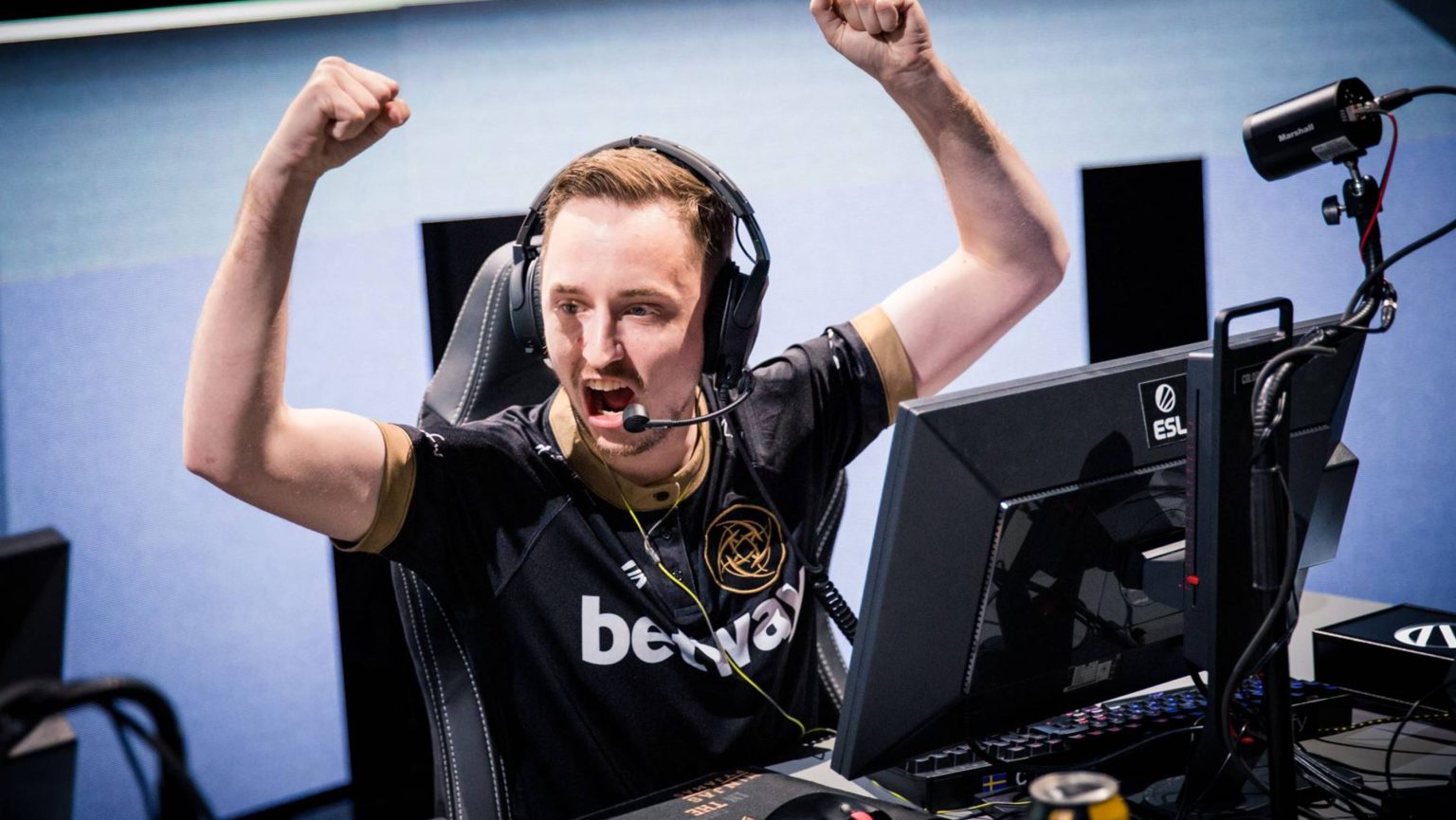 Дізнайтеся, хто такий Get_RighT Крістофер Алесунд, які досягнення в CS він має та в якій команді грає у 2025 році.