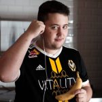 Дізнайтесь, хто такий Матьє «ZywOo» Ербо, його біографію, досягнення в CS:GO, статки, особисте життя та цікаві факти про французьку зірку кіберспорту.