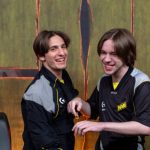 NAVI здобули сенсаційну перемогу над Xtreme Gaming на EWC 2025. Українці виграли 2:0 завдяки сміливим стратегіям і камбеку з героєм Axe.