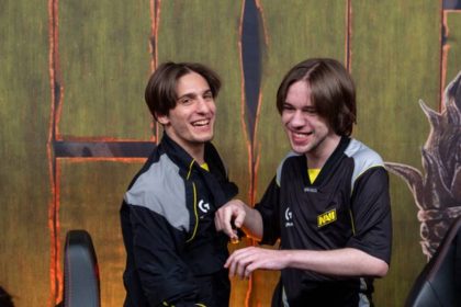 NAVI здобули сенсаційну перемогу над Xtreme Gaming на EWC 2025. Українці виграли 2:0 завдяки сміливим стратегіям і камбеку з героєм Axe.