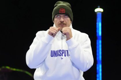 Олександр Усик прибув до Лондона для бою з Дюбуа на Вемблі 19 липня. Переможець стане абсолютним чемпіоном у надважкій вазі. Початок — 23:30 за Києвом.