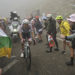 Автомобіль команди Ineos Grenadiers на Тур де Франс збив глядача. Інцидент стався на 14 етапі. Водій оштрафований, команда вибачилася.