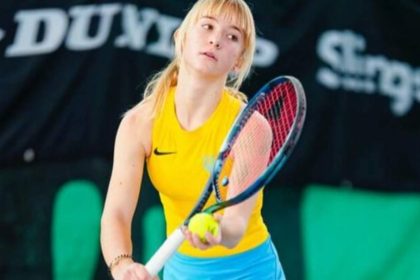 Українська тенісистка Софія Белінська вийшла у фінал Вімблдону 2025 року серед дівчат U-14, перемігши південнокорейську суперницю у півфіналі.