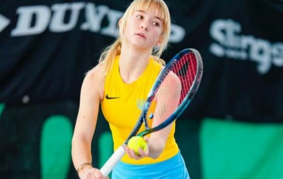 Українська тенісистка Софія Белінська вийшла у фінал Вімблдону 2025 року серед дівчат U-14, перемігши південнокорейську суперницю у півфіналі.
