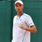 Олег Приходько виграв стартовий матч на челенджері в Сан-Марино, перемігши Гонсало Вільянуеву в трьох сетах із рахунком 6:3, 3:6, 6:4.
