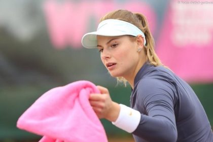 Катаріна Завацька у трьохсетовому матчі перемогла Алізе Лім та вийшла до чвертьфіналу ITF W50 у Битомі, де зіграє з нідерландкою Евою Веддер.