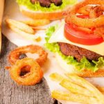 Дізнайтеся, які продукти сповільнюють метаболізм і що краще виключити зі спорстменського раціону для ефективних тренувань.