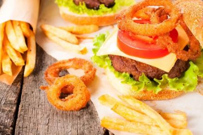 Дізнайтеся, які продукти сповільнюють метаболізм і що краще виключити зі спорстменського раціону для ефективних тренувань.