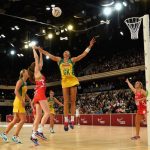 Нетбол – командна спортивна гра з м’ячем, що розвиває швидкість і командну взаємодію. Дізнайтеся правила, історію та користь нетболу.