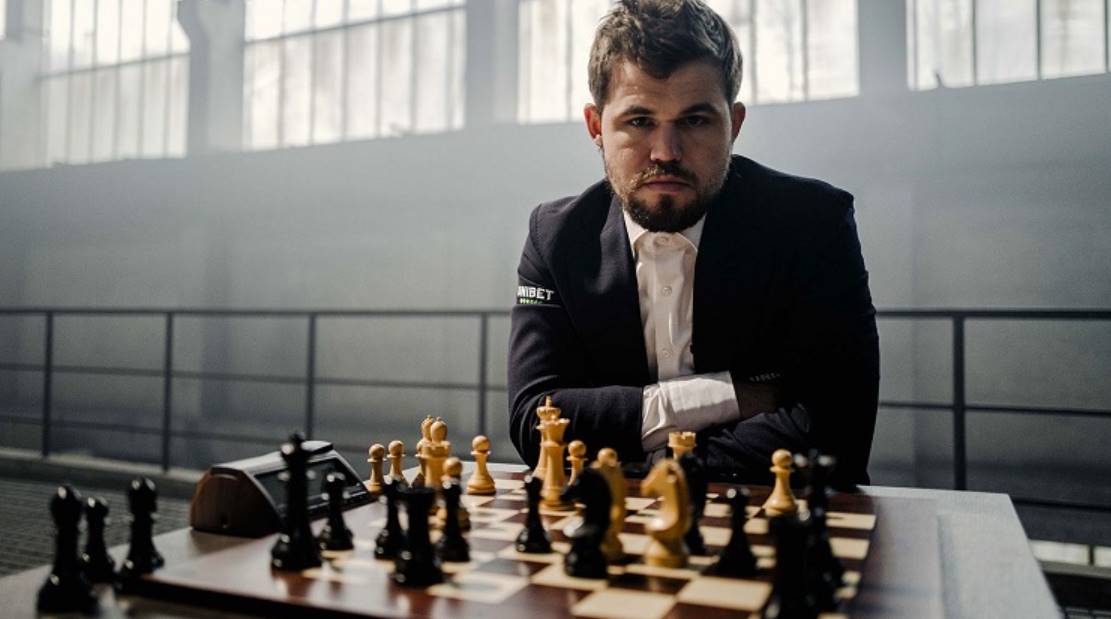 Дізнайтеся, хто такий гросмейстер, як отримати це звання та ознайомтеся з найвідомішими гросмейстерами в світі шахів.