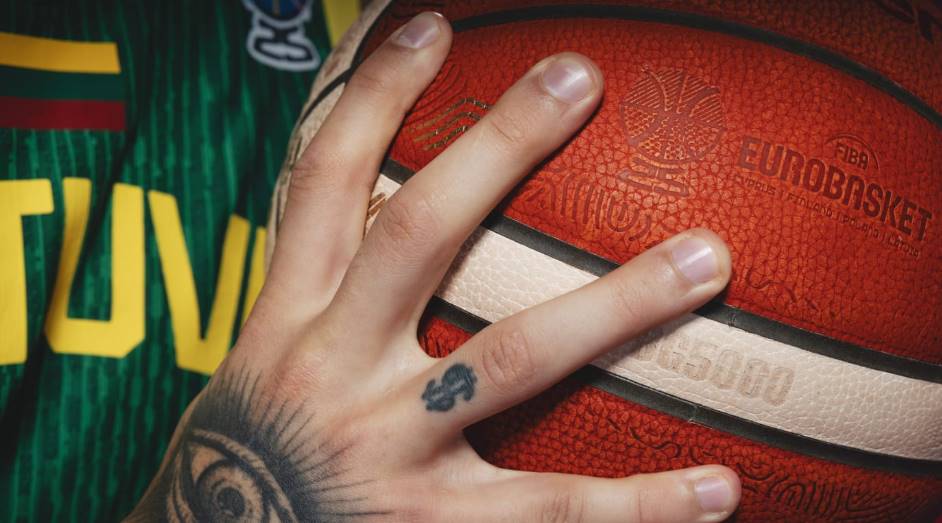 FIBA EuroBasket 2025 стартує у Ризі та Тампере. 24 збірні змагатимуться за титул чемпіона Європи. Перші матчі вже у середу.