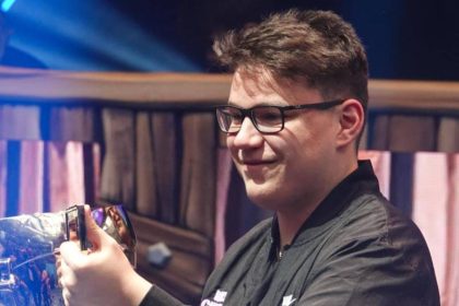 Давид "Aqua" Ванг — австрійський професійний гравець у Fortnite, відомий перемогою на Fortnite World Cup 2019 у дуеті з Nyhrox.