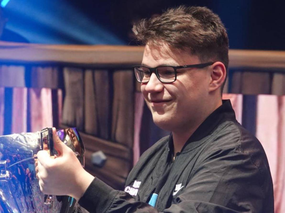 Давид "Aqua" Ванг — австрійський професійний гравець у Fortnite, відомий перемогою на Fortnite World Cup 2019 у дуеті з Nyhrox.