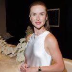 Еліна Світоліна презентувала бренд Solo for Diamonds у білій сукні, підкресливши поєднання краси, цінностей та українського духу.