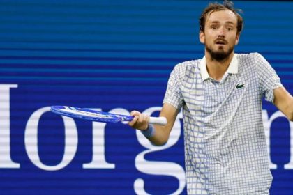 Скандал на US Open: Данило Медведєв образив суддю після спірного епізоду в матчі проти Бенжамена Бонзі, але зрештою програв у першому колі.